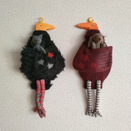 いぬを誘って、とりの夜さんぽ  ｜ 壁飾り （右）