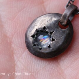 【カンテラジェムシリーズ】マラウイ産流星ムーンストーン・ペンダント（チェーン付き）【カンテラジェム・流星】