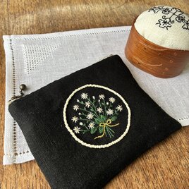 刺繍「ポーチ、ドイリー、シェーカーピンクッション」3点セット