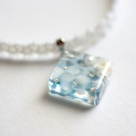 【受注製作】レジンアート　スクエアモチーフとタティングレースとサテンリボンのチョーカー〈水紋・コバルトブルー〉