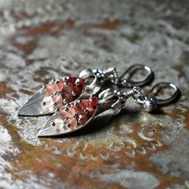 葉っぱのようなカレンシルバーとたわわなアンデシン、インドシルバー鈴のピアス