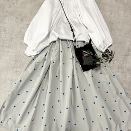 青い水玉スカート
