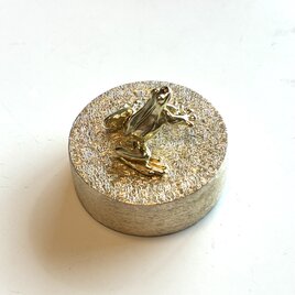 カエル　真鍮ペーパーウェイト