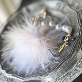 【2月の誕生石】大人の遊び心をひとさじ。アメシストとフェザーの軽やかバッグチャーム