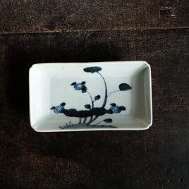成化年製◆古伊万里　花文染付長方皿　刺身皿　骨董・antiques 古民家　古美術　江戸後期 個体D【ニュー有り】