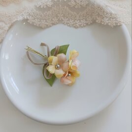 染め布花＊可愛い小花のコサージュ