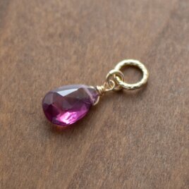 ✨葡萄色の芳醇な彩り✨ ロードライトガーネット＜ペアシェイプ＞のチャーム（K14GF）