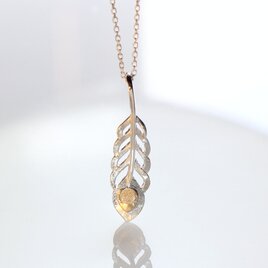 Sv925＆K10 【鍛造×手彫り】フェザーペンダント