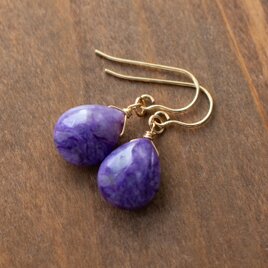 ✨溶け合うパープルとホワイト✨ チャロアイト＜マロンカット＞のピアス（K14GF）