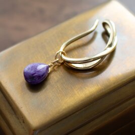 ✨溶け合うパープルとホワイト✨ チャロアイト＜マロンカット＞のイヤーカフ（真鍮）