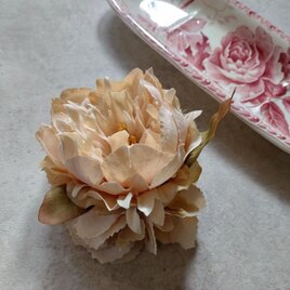 フラワーコサージュ ピオニー 芍薬 ■ アンティークカラー 3色展開 ■ ベージュ