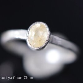 【氷感のあるイエロー】スリランカ産　「トシッタさん」のノーヒート・イエローサファイア・シルバーリング【黄氷】