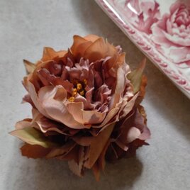 フラワーコサージュ ピオニー 芍薬 ■ アンティークカラー 3色展開 ■ ブラウン