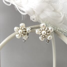 フラワー モチーフ イヤリング 5弁 ホワイト 白 チェコガラス ビーズ 花 パール