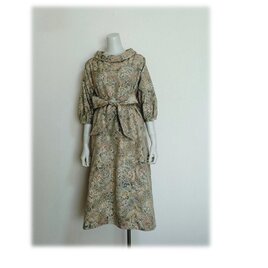 479　レトロなロールカラーワンピース　大島紬　ベージュ系　花柄　サッシュベルト付き　正絹