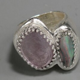 軽やかで、心和む色合い