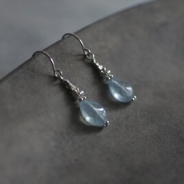 アクアマリン　シルバーのピアス（silver925）orイヤリング　3月誕生石