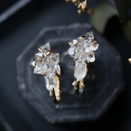 クォーツとダイヤモンドクォーツのイヤリング