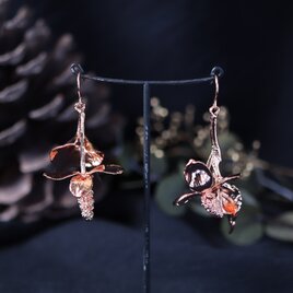 ドクダミの花を銅化したピアス