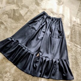 ブラックストレッチウールプリーツガウチョパンツ