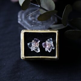 原石アメジストとフローライトのピアス