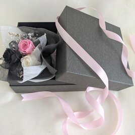 プリザーブドフラワー／花束ボックス／3色のミニ薔薇と小花のミニ花束ピンク☆光彩陸離