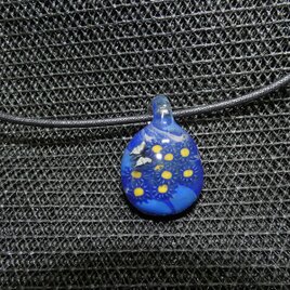 青い向日葵と蝶　NO.453（ガラス、トンボ玉、一点物、伝統工芸、ネックレス）