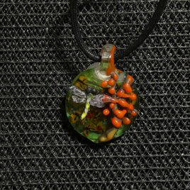 とんぼ、と柿　NO.454（ガラス、トンボ玉、一点物、伝統工芸、ネックレス）