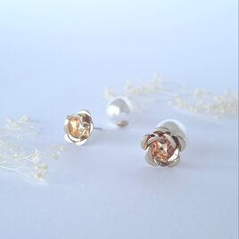 ★c　"魅せる耳元に…"　春　バラ　パール　小ぶり　お花　フォーマル　ピアス(ピアスのみ)