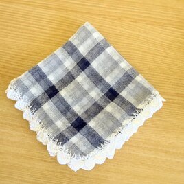 ダブルガーゼ2枚合わせのふわふわハンカチ（ネイビーチェック）