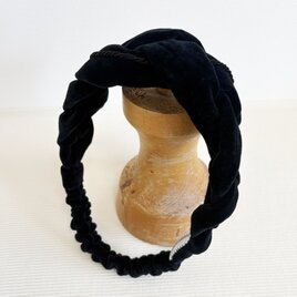 ブラックコードのヘアバンド