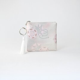 【鼓模様　シルバー　シルク帯リメイク　バッグチャーム型スクエアポーチ】メイクポーチ　旅行　誕生日ギフトにも。