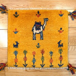 ペルシャ　ギャッベ　ミニマット　ラグ　横42.5x40.5㎝　ラクダ　花　黄金色　Z1058