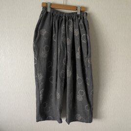 ゆったり刺繍モチーフ　ボールパンツグレー生成りＦ