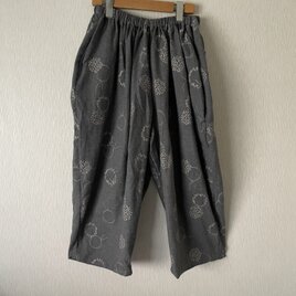 ゆったり刺繍モチーフ　ボールパンツ濃グレー生成りＦ