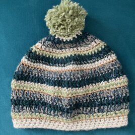 ボンボン付きニット帽