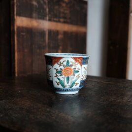 大きな花文様◆鮮やかな色彩。伊万里　染錦金彩猪口　向付　骨董・antiques　古美術　 明治時代