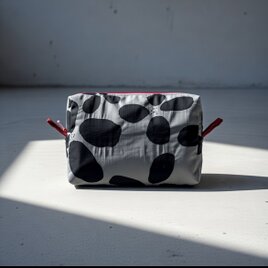 ミニポーチ/ドット/グレー・黒/化粧・メイク・サニタリー・小物入れ/プレゼント/ミニポーチ