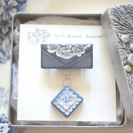 : : : 陶土の草花ブローチ : : : 1426