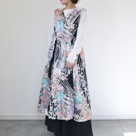 着物のノースリーブカシュクールワンピース（黒に花々・L）