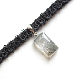 【受注製作】レジンアート　長方形モチーフとタティングレースとベルベットリボンのチョーカー〈イノセント〉