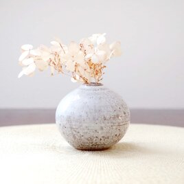 赤陶土と白釉の一輪挿し