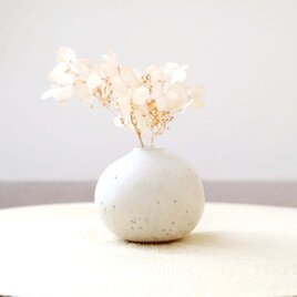 赤陶土と白マット釉の一輪挿し