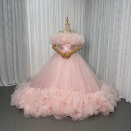 美品！カラードレス 薄ピンク オフショルダー 華やかなトレーン プリンセスライン キラキラチュール 前撮り