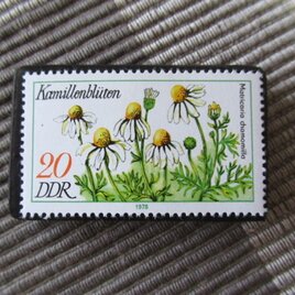 ドイツ　「カモミール」切手ブローチ10735