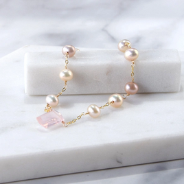 淡紅（うすべに）― 淡水パール×ローズクォーツ ステーションブレスレット14kgf