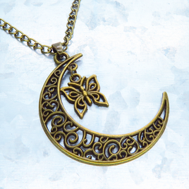 アンティークゴールド 透かし三日月と蝶（バタフライ）の大人可愛いネックレス ムーン 長さ調整可 アジャスター可