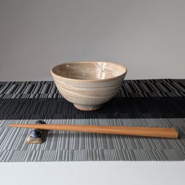 やわらかな刷毛目の風合いが食卓になじむ飯茶碗　【手仕事　民藝　和　陶器】
