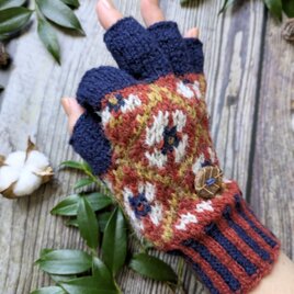 森の便り〜編み込み模様の指先フリー手袋（落ち葉ボタン付き）