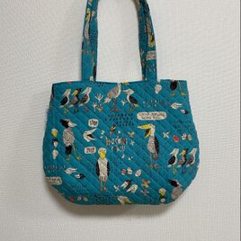 大きめ肩掛けラウンドトートバッグ　ふんわりキルトのハシビロコウ　ターコイズ